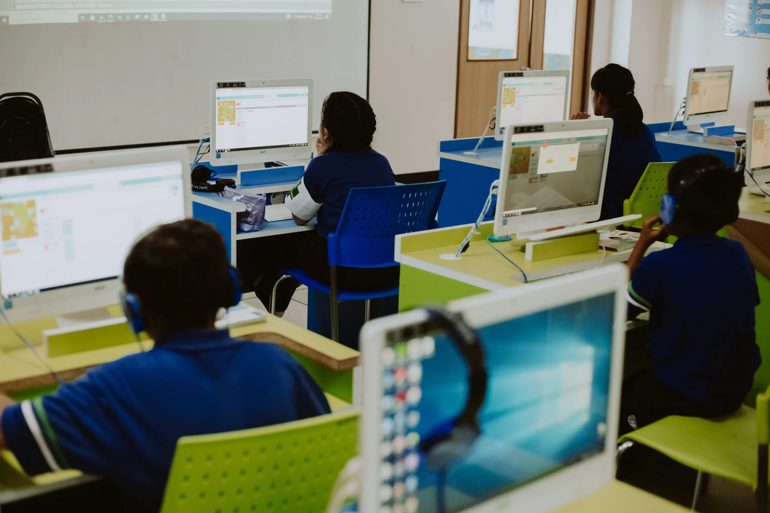 Escola que reconhece a importância da tecnologia na educação